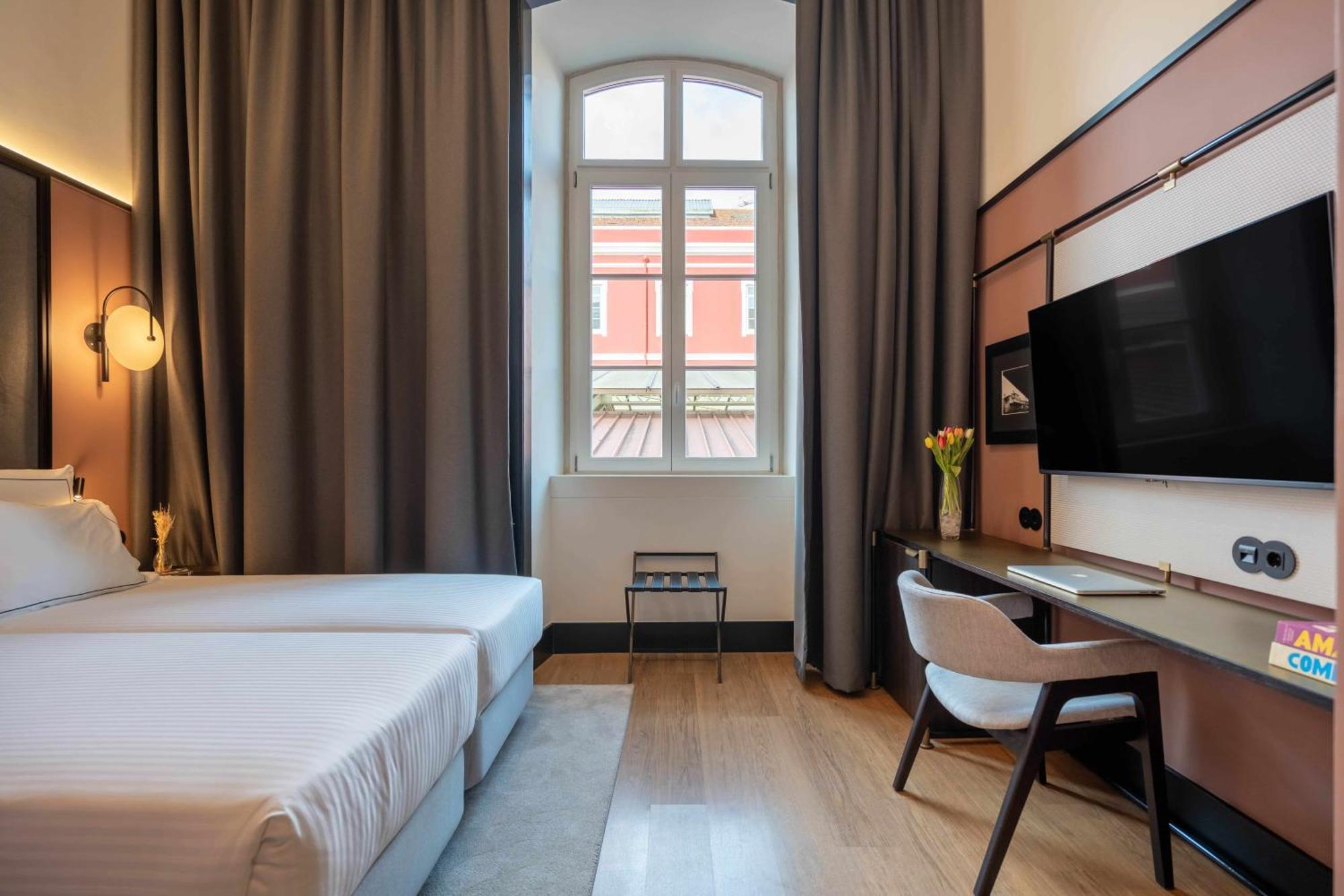 The Editory Riverside Hotel, An Historic Hotel Lisbon Exterior photo A room at the hotel