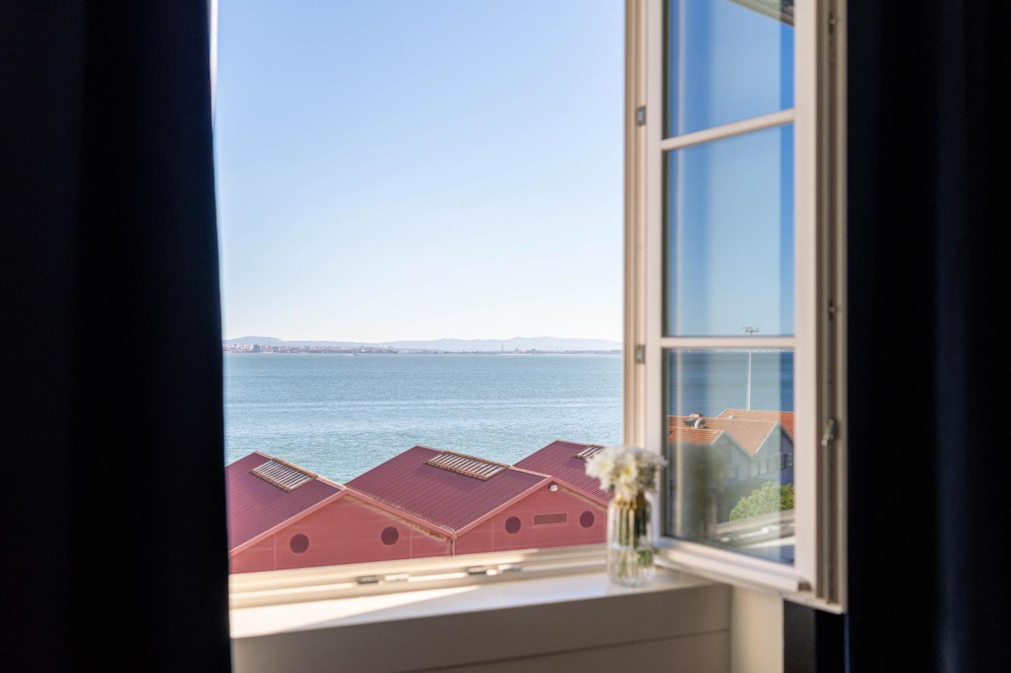 The Editory Riverside Hotel, An Historic Hotel Lisbon Exterior photo View from the window of a room at the hotel